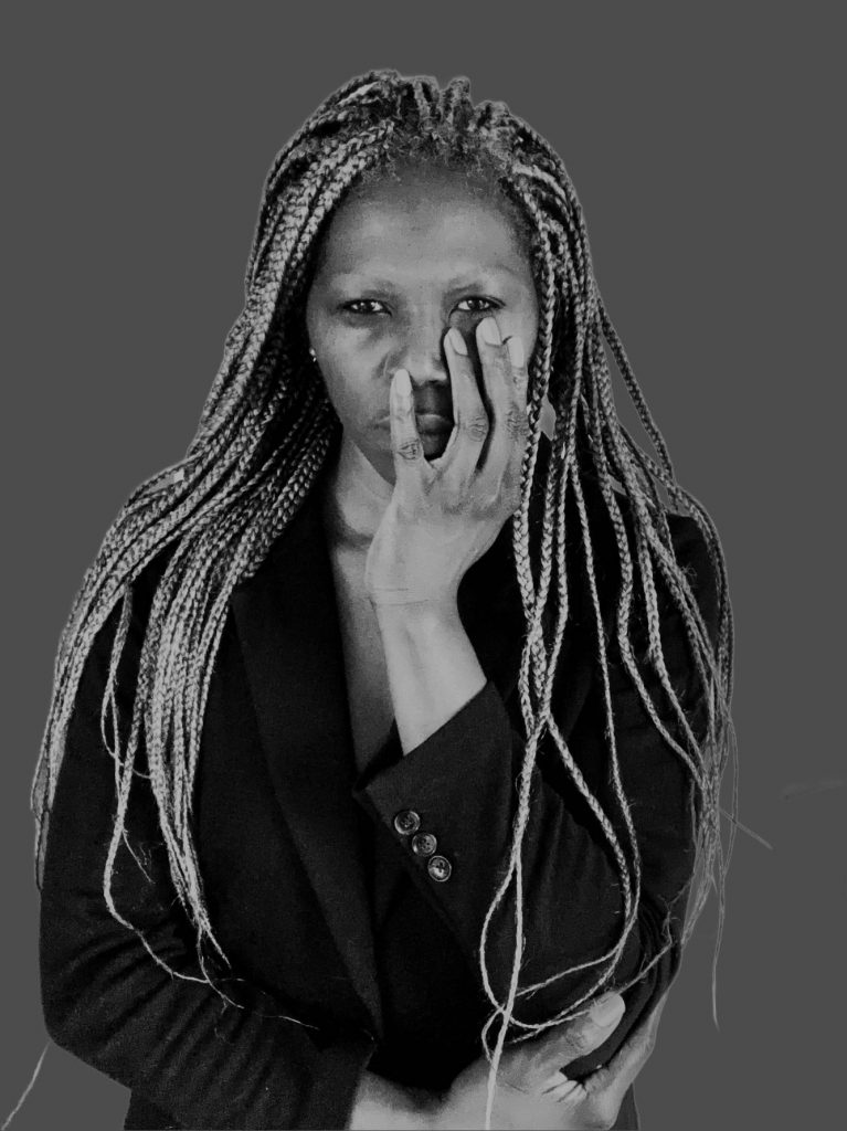 femme active illustrant la charge mentale et la saturation organisationnelle